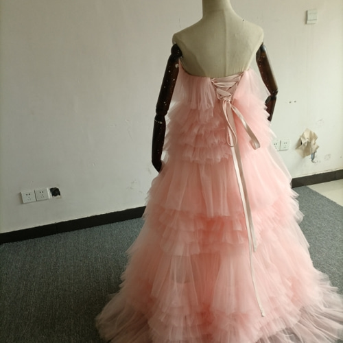 美品！カラードレス ピンク ベアトップ 柔らかく重ねたチュール  
