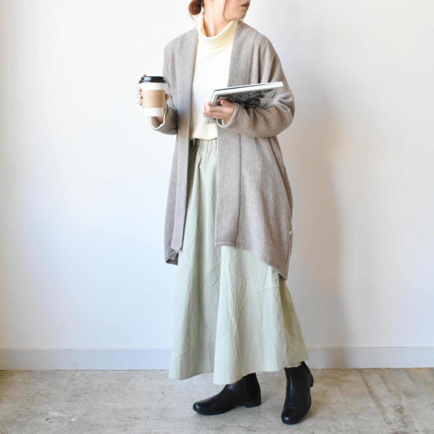 サッと羽織るだけで魅せる、エレガントなリファインウールカーディガン【SOCD104F】