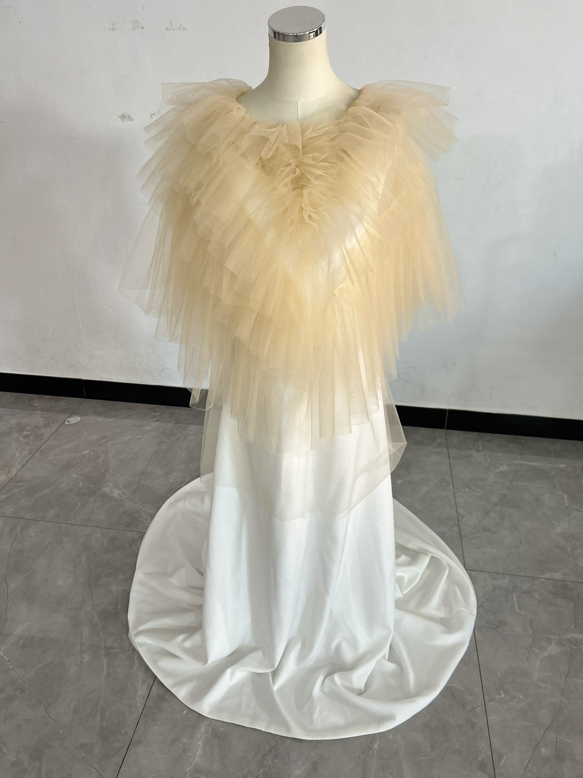 パーティードレス シャンパン色 キャミソール+トップス ラッフルフリル デザイン感 妊婦 前撮り