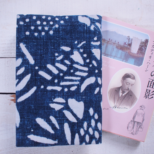 藍染 時代物型染めのブックカバー（裏鮮やかハーフリネンピンク