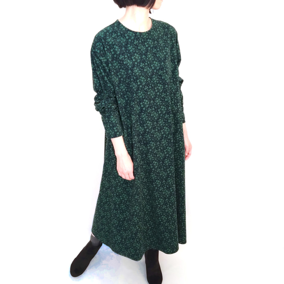 【Creema限定作品】再販！× 12  ボタニカルコーデュロイのワンピース  ネイビー × グリーン 1枚目の画像