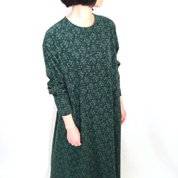 【Creema限定作品】再販！× 12  ボタニカルコーデュロイのワンピース  ネイビー × グリーン 2枚目の画像