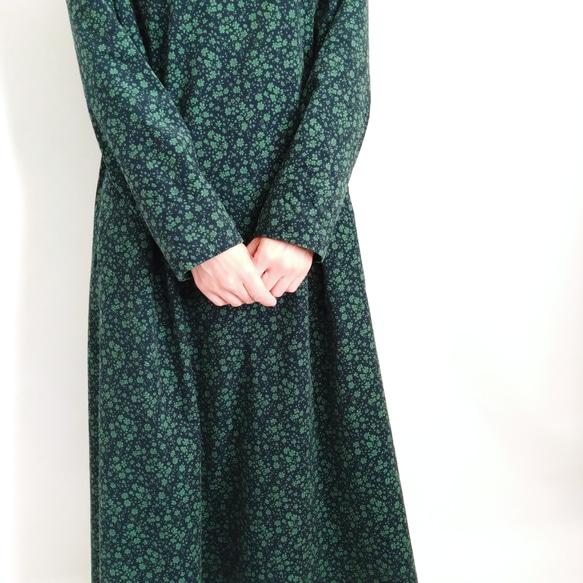 【Creema限定作品】再販！× 12  ボタニカルコーデュロイのワンピース  ネイビー × グリーン 4枚目の画像