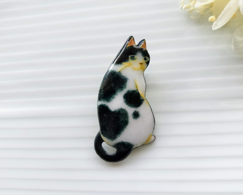 ＼お顔ブローチリクエスト受付ページ／お気軽にどうぞ 黒猫・顔ブローチ （ 七宝焼 顔 ガラス ） ブローチ まめふく