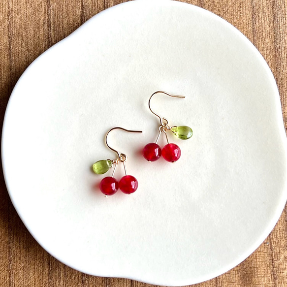 再販】天然石のさくらんぼピアス＊14kgfイヤリング変更可 ピアス