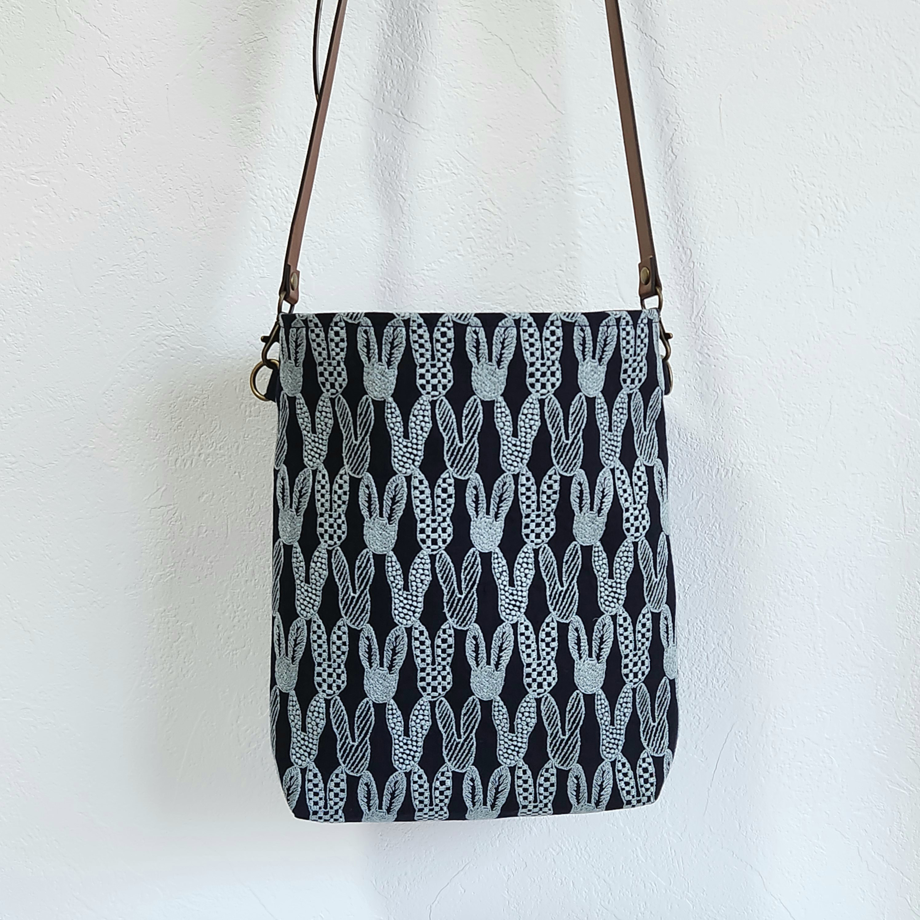 ミナペルホネン　pomppia トートバッグ　★新品未使用 pomppiaのショルダーバッグ ミナペルホネンのファブリックで