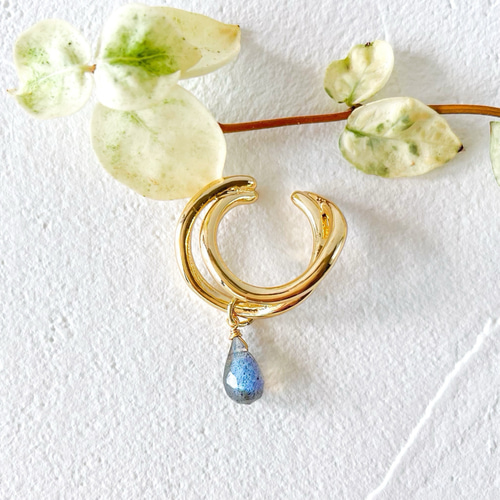 ラブラドライト イヤーカフ（片耳） 雫型・ブルーグレー 天然石 ピアス