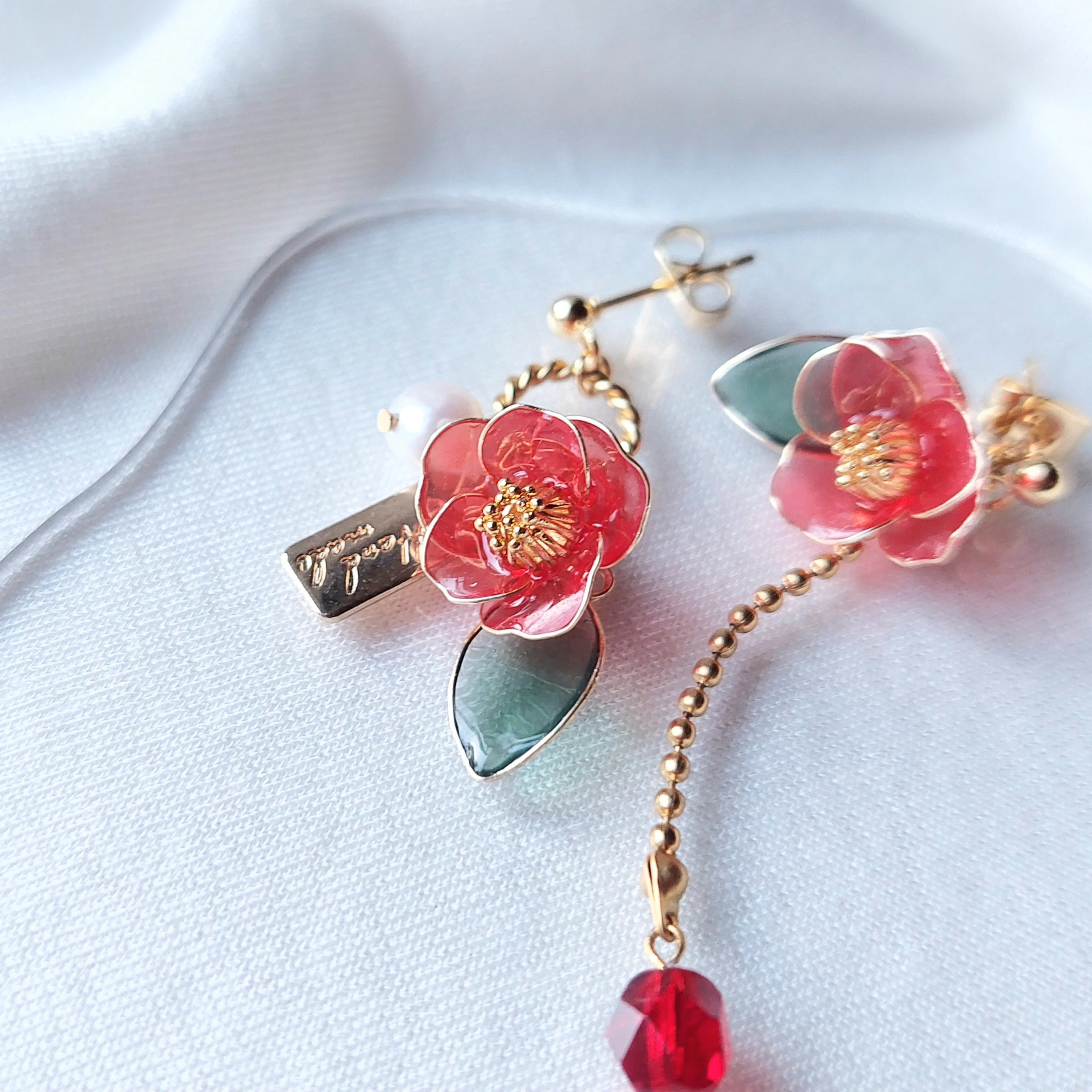 ❁︎冬限定❁【Saikaー彩華 ・椿】 ピアス/イヤリング 赤 アシンメトリー パール 正月 着物 浴衣 和 洋 ギフト