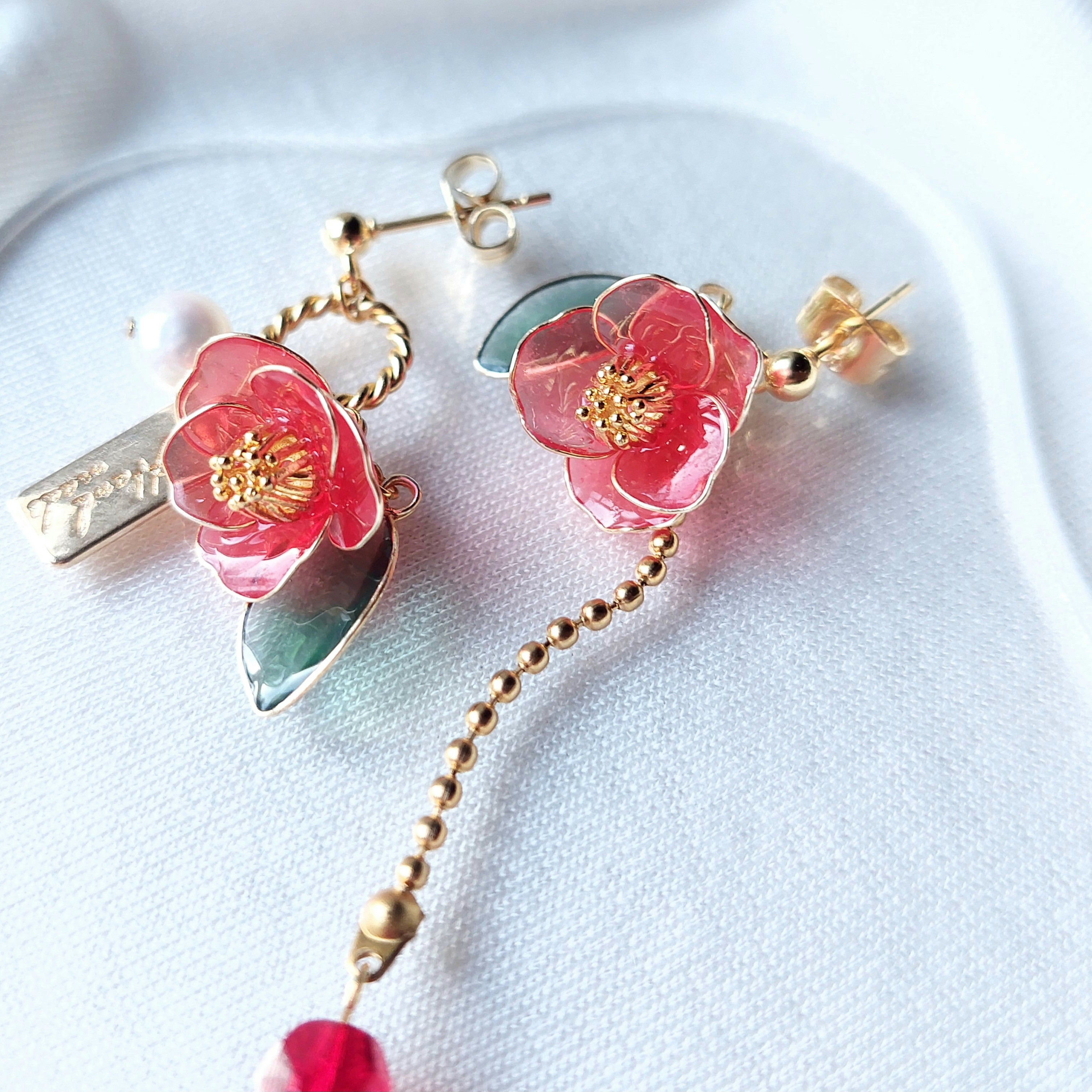 ❁︎冬限定❁【Saikaー彩華 ・椿】 ピアス/イヤリング 赤 アシンメトリー パール 正月 着物 浴衣 和 洋 ギフト