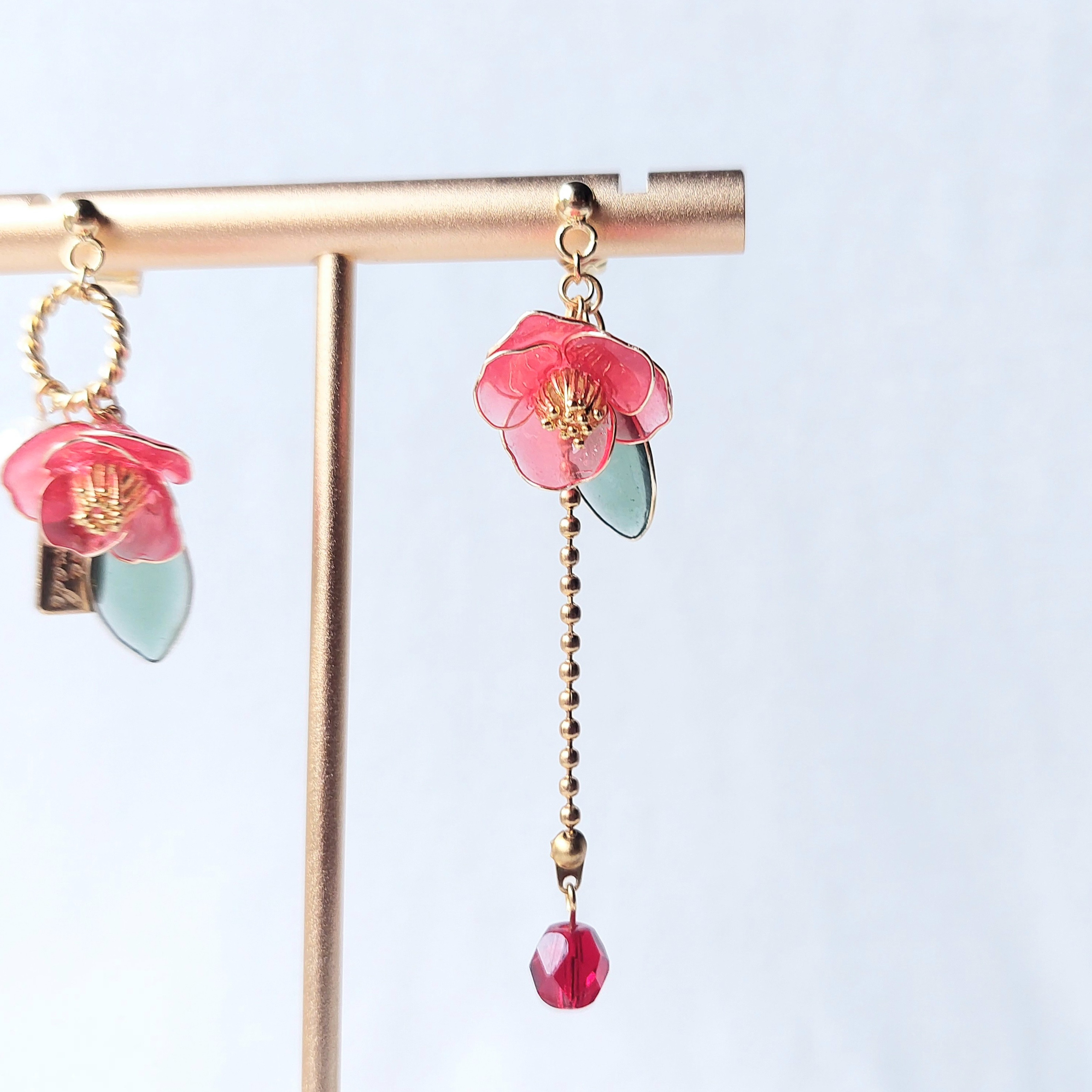 ❁︎冬限定❁【Saikaー彩華 ・椿】 ピアス/イヤリング 赤 アシンメトリー パール 正月 着物 浴衣 和 洋 ギフト