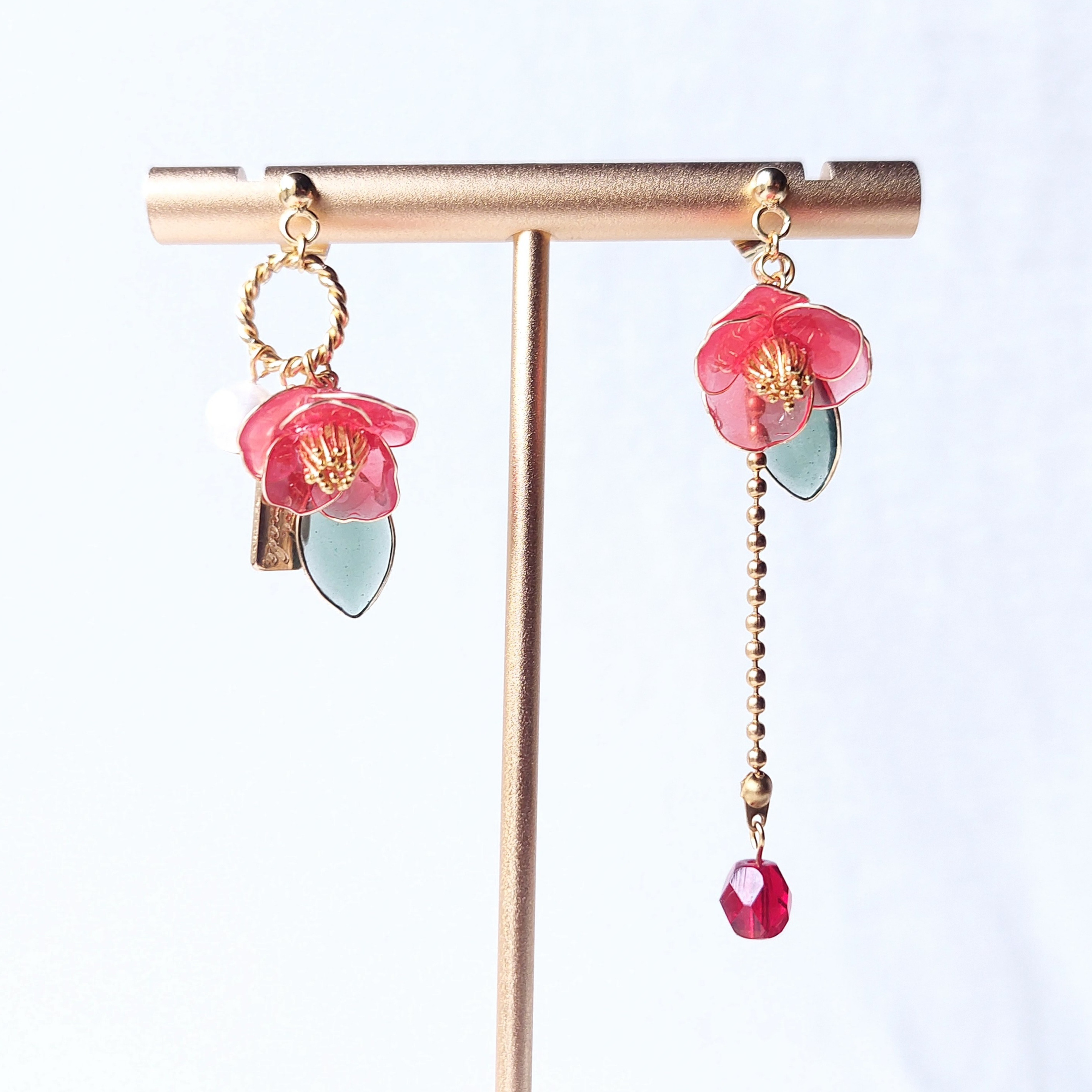 ❁︎冬限定❁【Saikaー彩華 ・椿】 ピアス/イヤリング 赤 アシンメトリー パール 正月 着物 浴衣 和 洋 ギフト