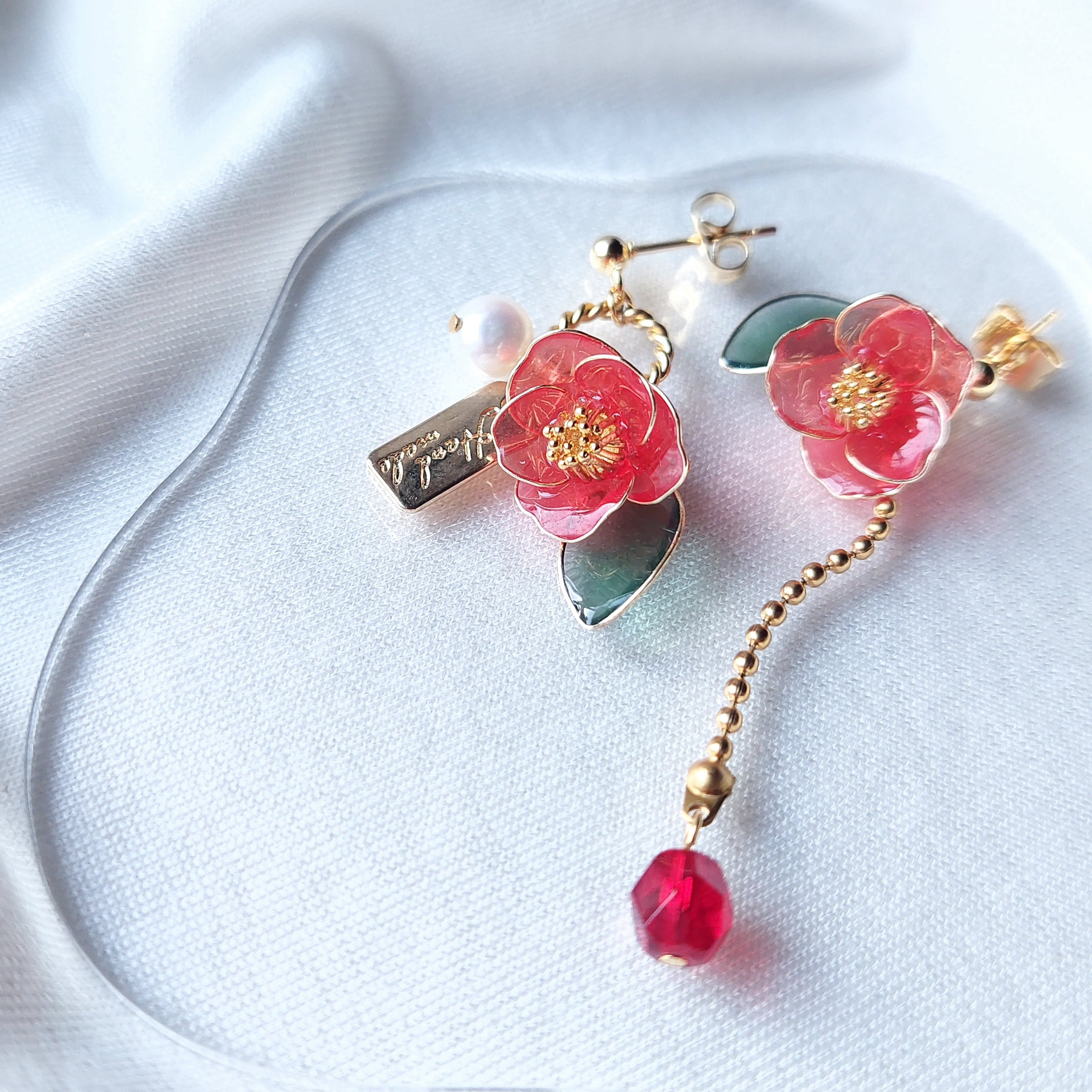 ❁︎冬限定❁【Saikaー彩華 ・椿】 ピアス/イヤリング 赤 アシンメトリー パール 正月 着物 浴衣 和 洋 ギフト