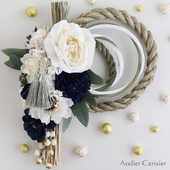 お正月飾り しめ縄 2WAY スワッグ＜ローズ アイボリー＞ラナンキュラス ネイビー アートフラワー しめ縄飾り 2枚目の画像