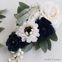 お正月飾り しめ縄 2WAY スワッグ＜ローズ アイボリー＞ラナンキュラス ネイビー アートフラワー しめ縄飾り 5枚目の画像