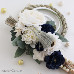 お正月飾り しめ縄 2WAY スワッグ＜ローズ アイボリー＞ラナンキュラス ネイビー アートフラワー しめ縄飾り 3枚目の画像