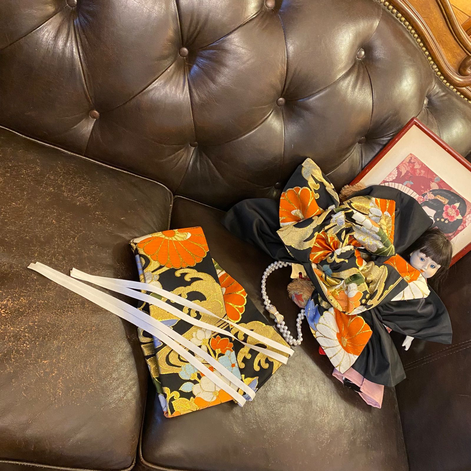 和洋折衷 2部式作り帯 袋帯リメイク 大胆かつ上品な橙色の花模様が、黒地に描かれた豪華な金糸刺繍 2B-23