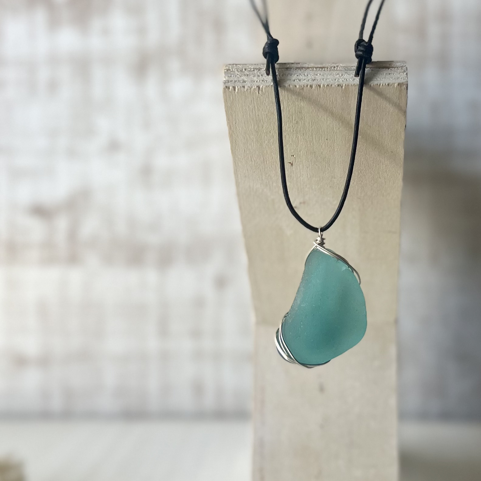 国産本革の海色シーグラスネックレス