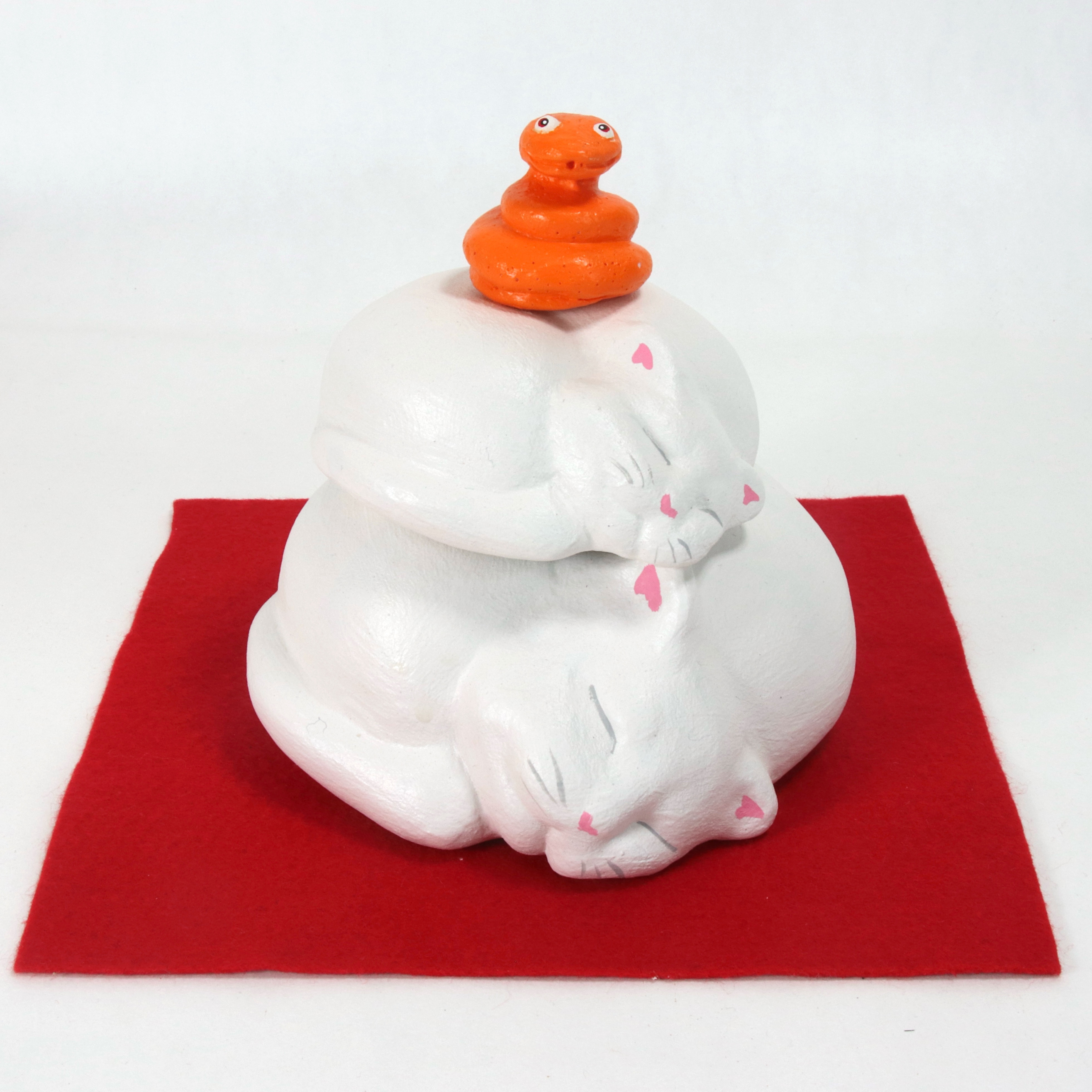 眠り猫鏡餅　巳年バージョン