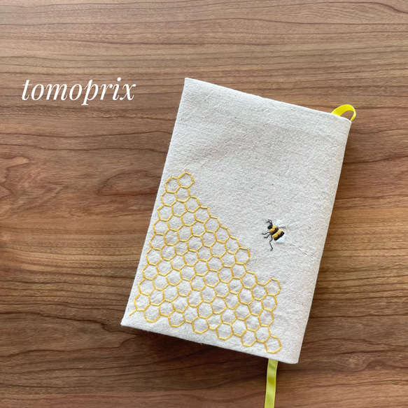 ミツバチ刺繍のブックカバー ブックカバー tomoprix 通販