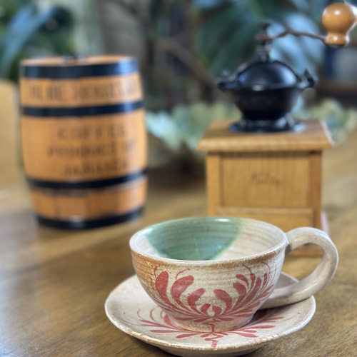 癒しの赤い彼岸花柄のコーヒーカップ&ソーサー ティーカップ