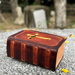 可愛聖經書  純牛皮存錢筒 第2張的照片