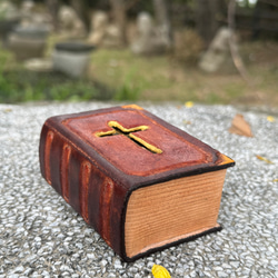 可愛聖經書  純牛皮存錢筒 第4張的照片