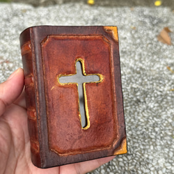 可愛聖經書  純牛皮存錢筒 第1張的照片