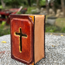 可愛聖經書  純牛皮存錢筒 第3張的照片