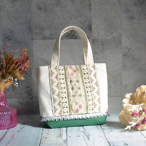 モダンで美しいインド刺繍リボンのグリーントートバッグ【Sサイズ