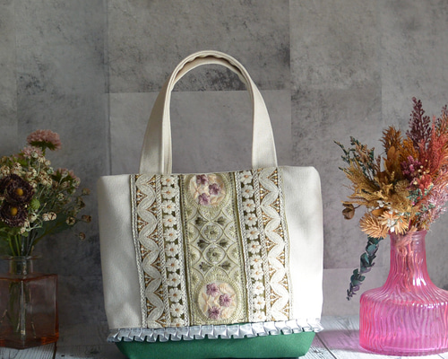 モダンで美しいインド刺繍リボンのグリーントートバッグ【Sサイズ