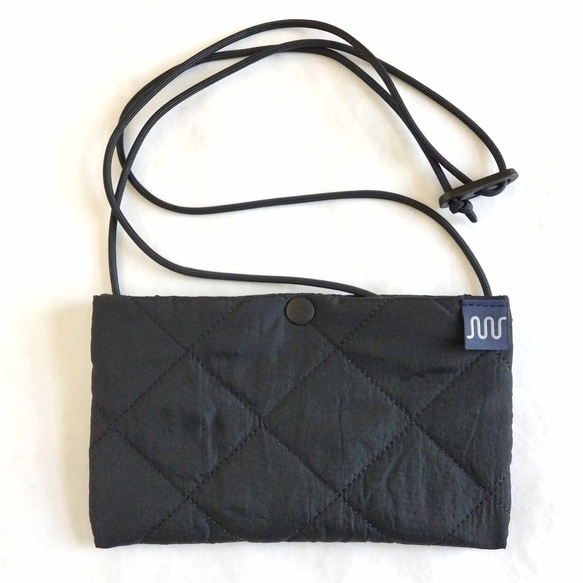 横型キルティングポリエステル「ブラック」スマホポシェット