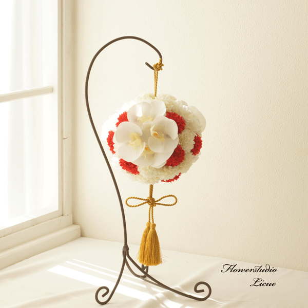 胡蝶蘭とダリアとマムの和風ボールブーケ（紅白）♡白無垢にもぴったり♡18センチ