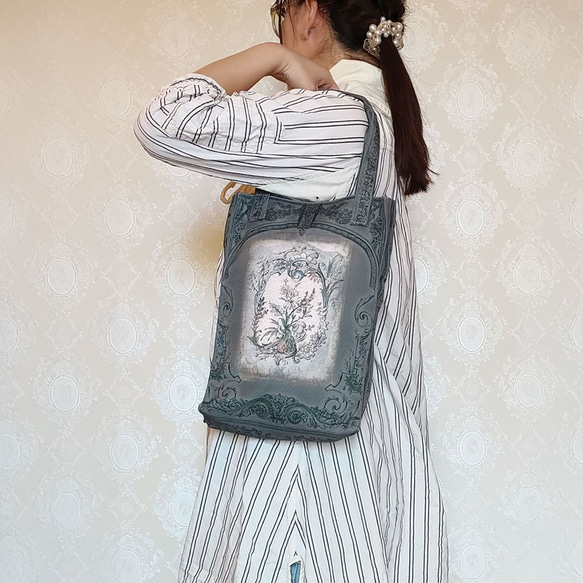 撥水縦型トートバック　アンティーク柄　花飾り　グレージュ 4枚目の画像
