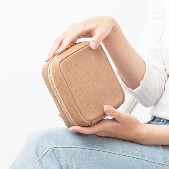 【新作】大きく開き自立する、整理しやすい！本革を使った大人メイクポーチ 4color 3枚目の画像