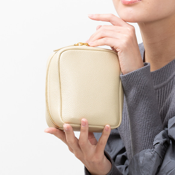 【新作】大きく開き自立する、整理しやすい！本革を使った大人メイクポーチ 4color 2枚目の画像