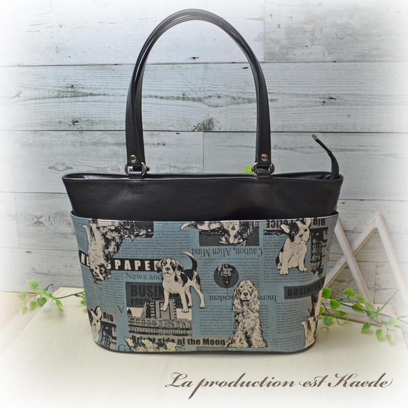 レザー：　犬柄トートバッグ