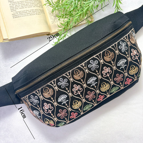 大人シックな花模様 軽やかインド刺繍ボディバッグ【残り1点】 ボディ