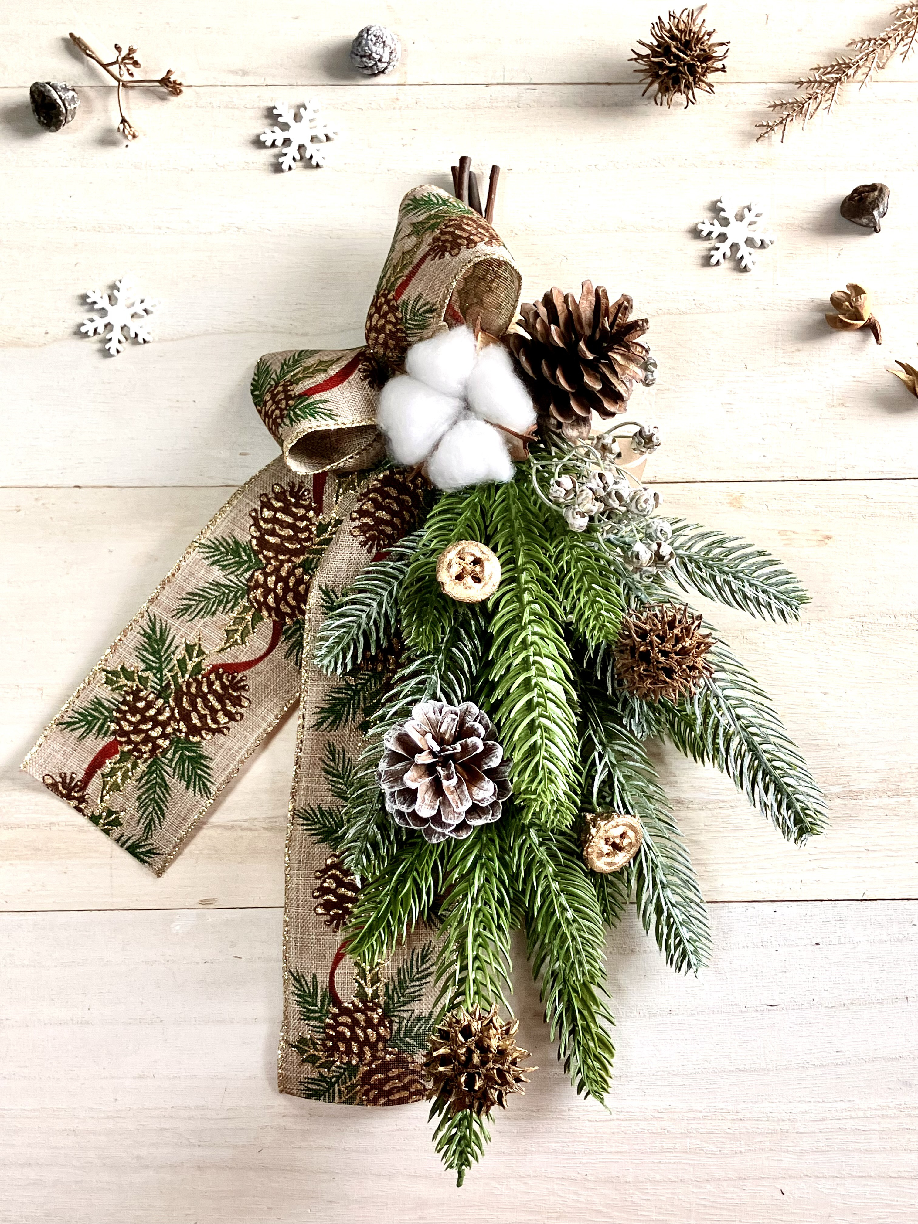 松ぼっくりのツリー　クリスマスインテリア　クリスマススワッグ　リース No25