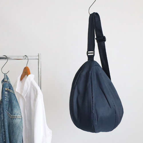 ラスト1 夏SALE 軽量まぁるいボール ボディ バッグ クッション入