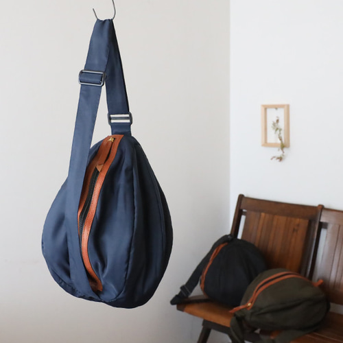 ラスト1 夏SALE 軽量まぁるいボール ボディ バッグ クッション入