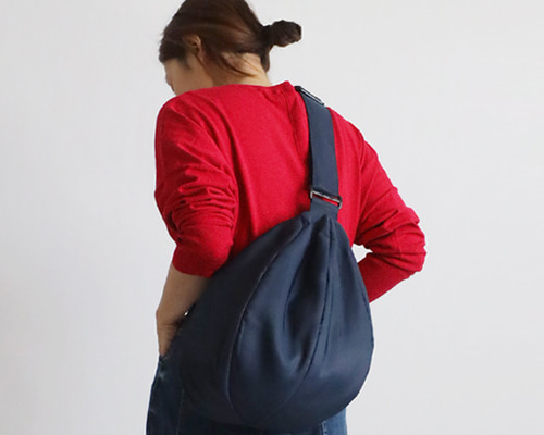 【美品】アニエスベー ショルダーバッグ ボディーバッグ ナイロン 斜め掛け 紺 極美品】 アニエスベー ショルダーバッグ クロスボディ ナイロン