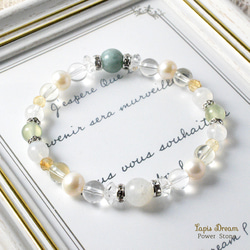 心を穏やかにし、リラックスさせてくれるお守り ｜ ビルマ翡翠、ムーンストーンの天然石パワー.ストーン ブレスレット 2枚目の画像