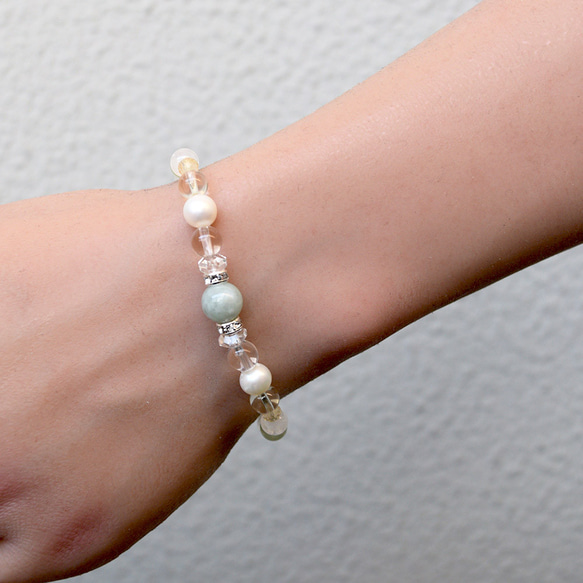 心を穏やかにし、リラックスさせてくれるお守り ｜ ビルマ翡翠、ムーンストーンの天然石パワー.ストーン ブレスレット 3枚目の画像