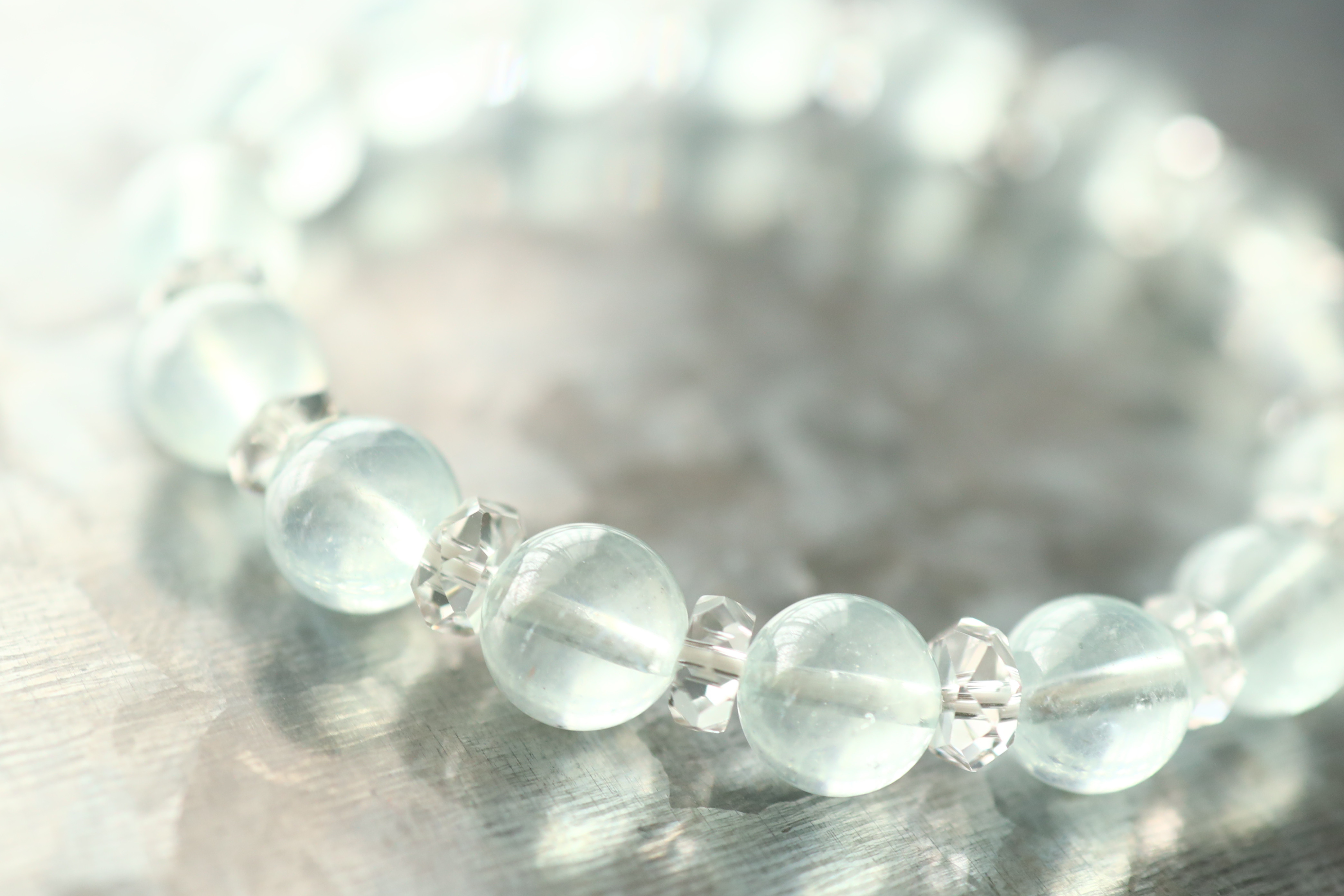 …☆プレミアムブレス☆月の女神『ディアナ』の石☆宝石品質：ミント（アクアマリン）べリル：9ミリ＆水晶☆天然石☆…