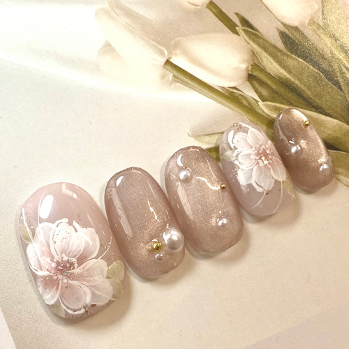 フラワーネイル/グレージュ/大人可愛い/上品きれいめ/オシャレ/短め