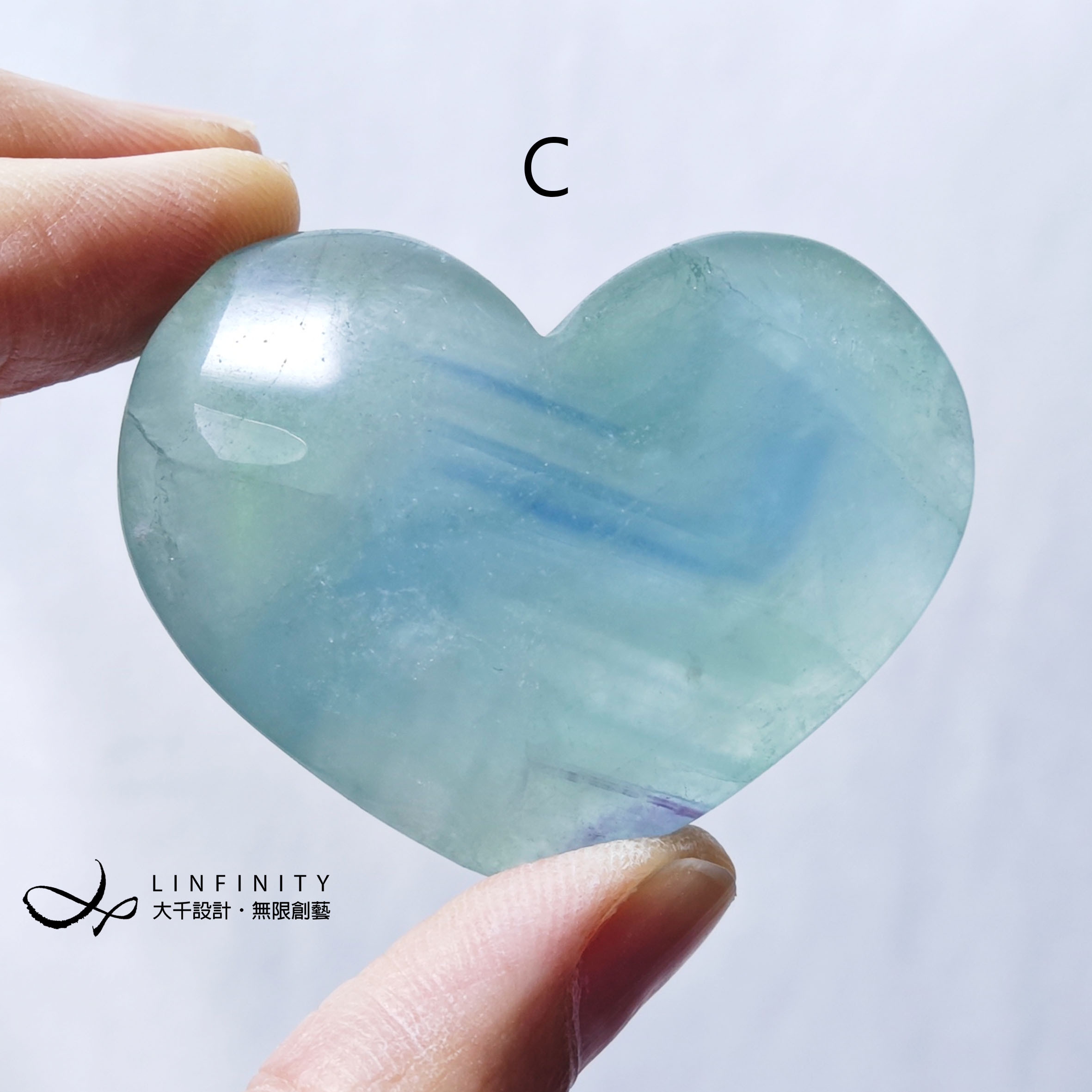 希少なブルーフローライト。賢い願いが叶う、心の強い石。知恵とキャリアで幸運を呼ぶ。コレクション用装飾品。