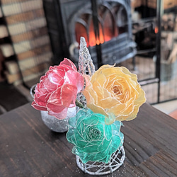 アメリカンフラワーのリース（ディップアート） バラとトルコキキョウ