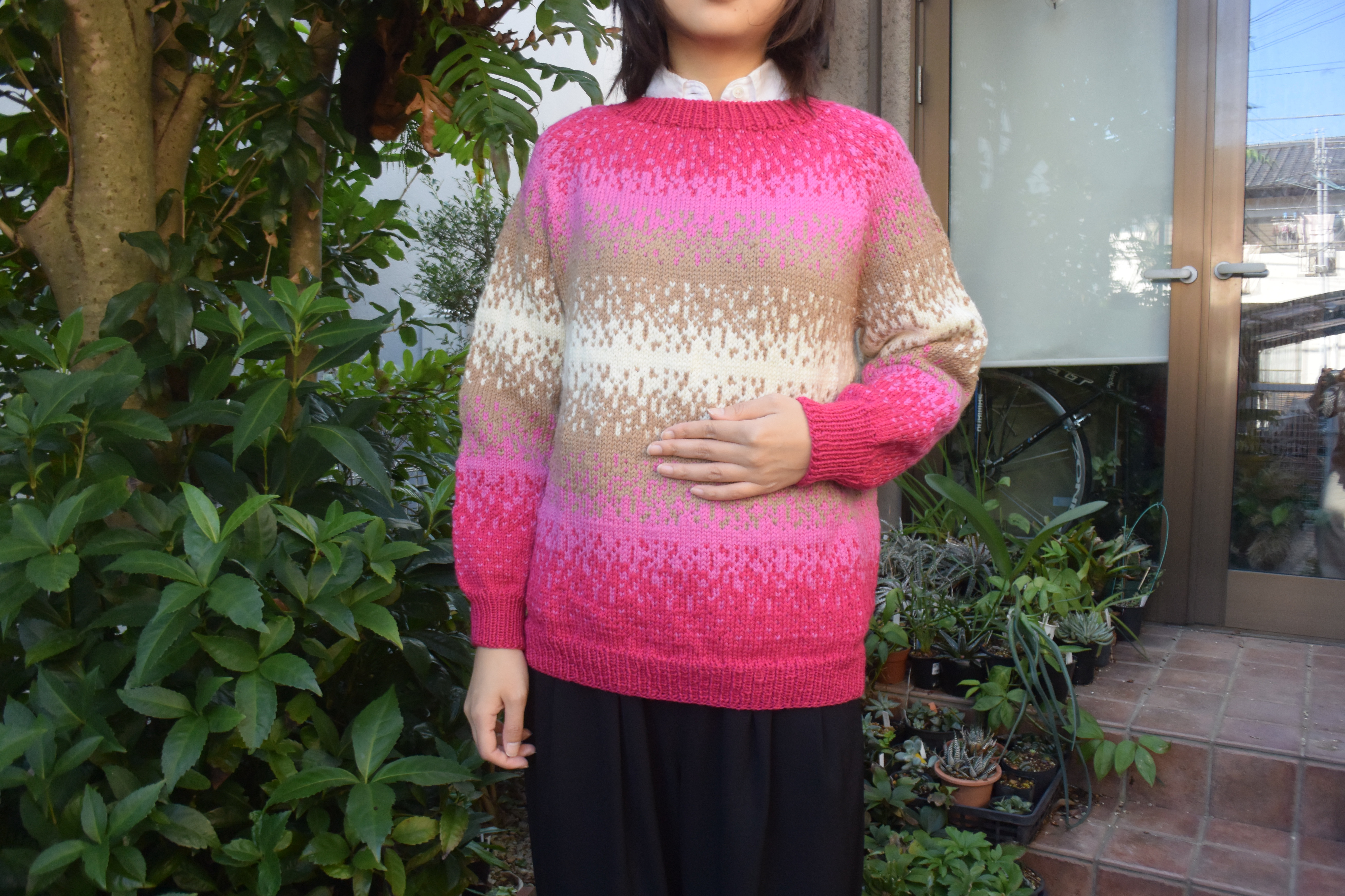 ローズピンクのグラデーションセーター 51,000円