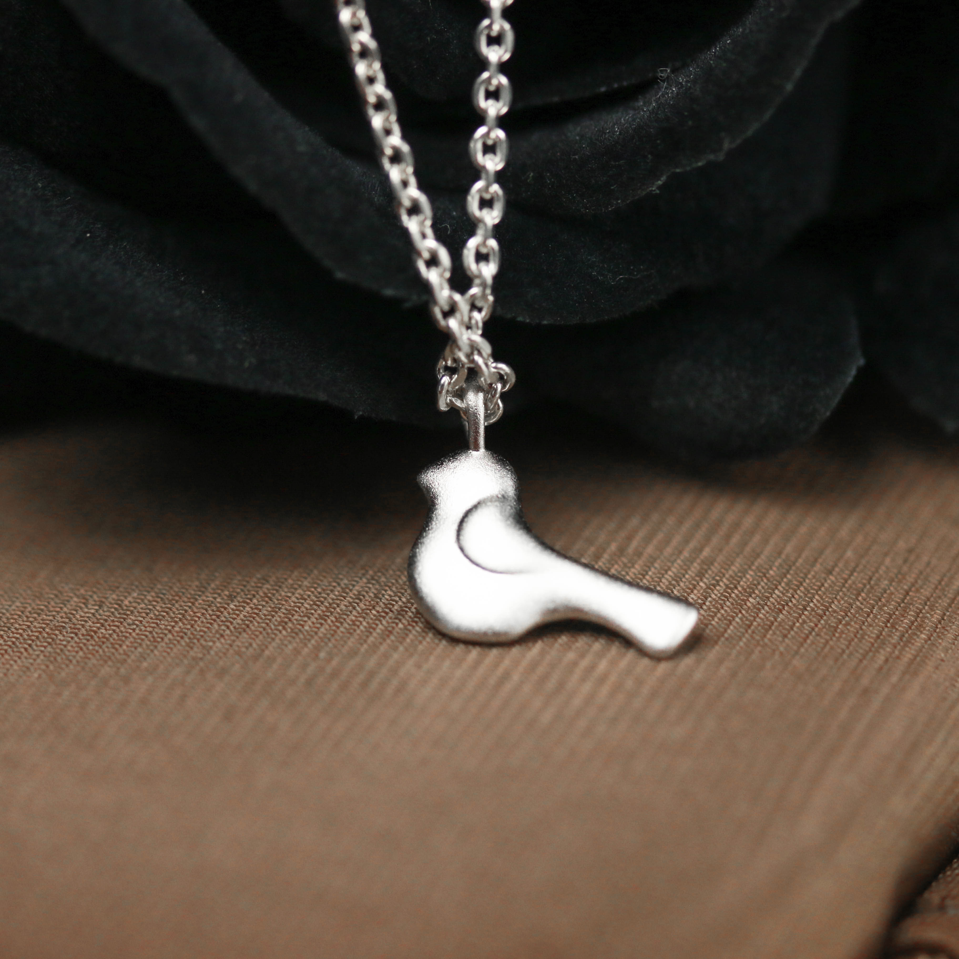 カササギシルバーネックレスファンタジーエルフペンダントバードシルバーネックレスカササギジュエリーエルフジュエリー小さなネ