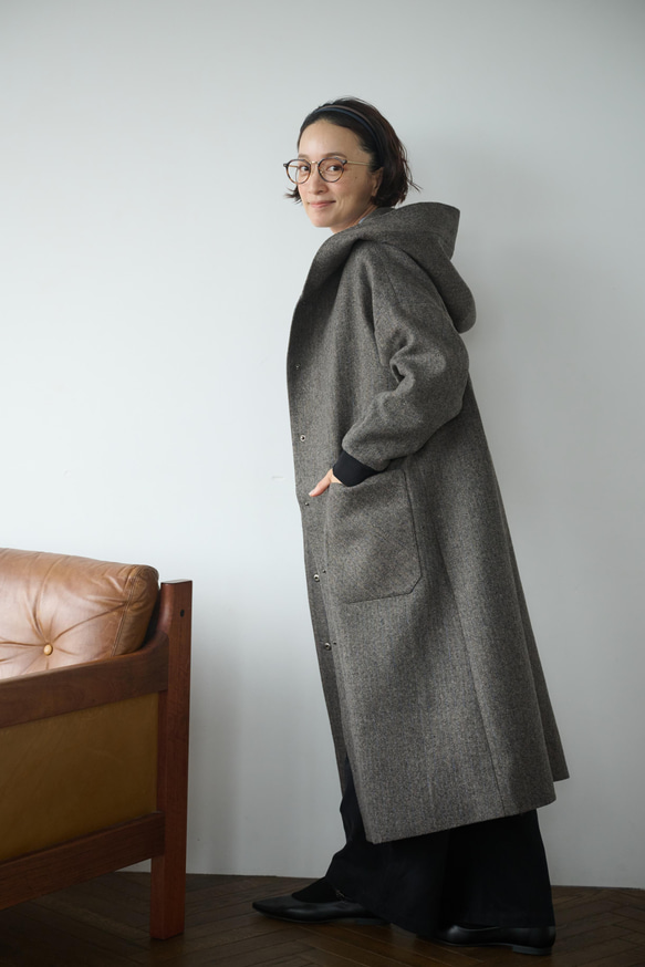 気取らないお洒落が叶うフード付ウールコート　ロングコート　　241109-1 3枚目の画像